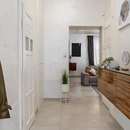 Days - Luxurious In A Quiet Area דירה