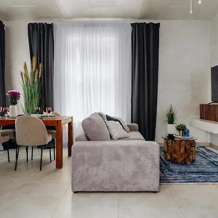 Days - Luxurious In A Quiet Area דירה *