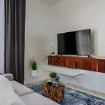 Days - Luxurious In A Quiet Area *